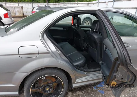 2008 Mercedes-Benz C 300 Luxury 4Matic/Sport 4Matic из США, поврежденный, VIN WDDGF81X68F108385